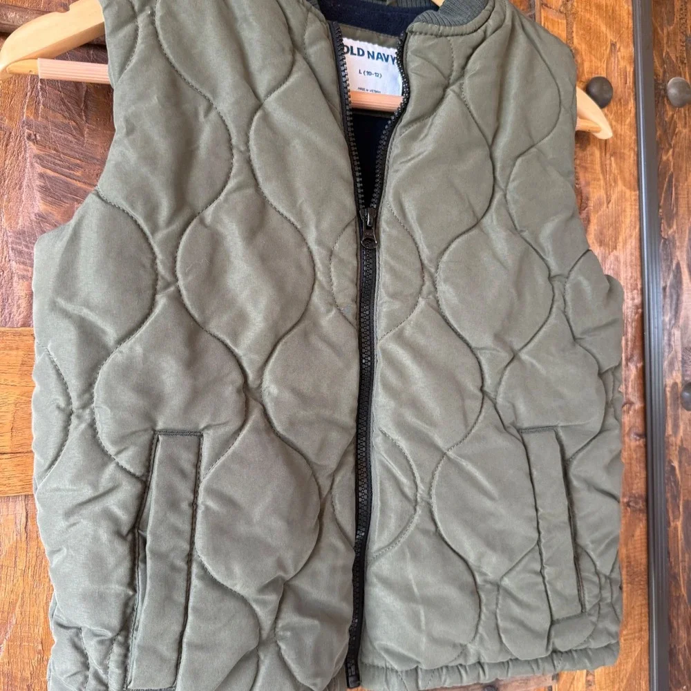 Old Navy Quilted Puffer Vest Kids Large 10-12 Olive Green Fleece Lined Zip Up